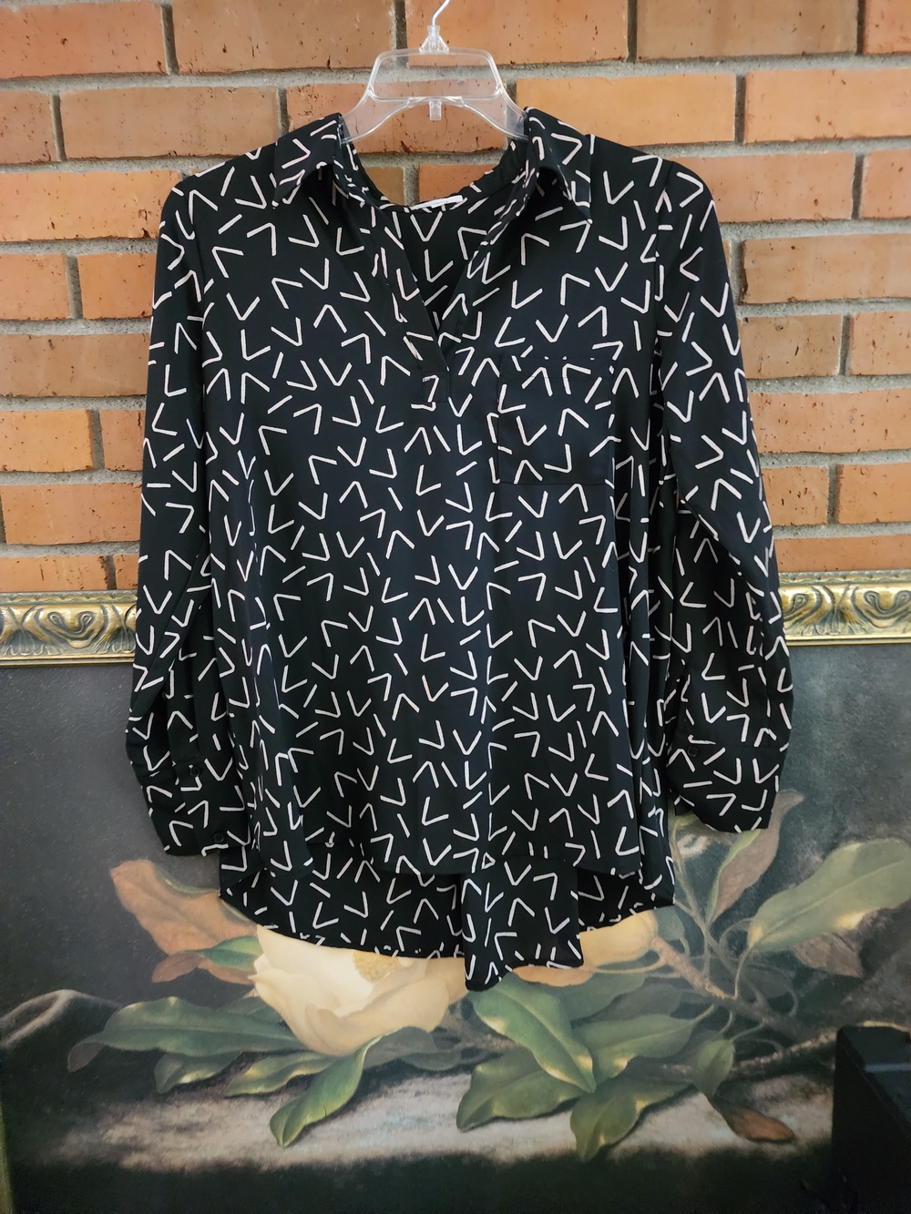 Pleione Black Button-Down Blouse with White Abstract Print Medium